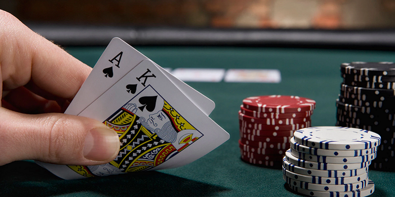 Luật chơi game bài Poker cơ bản người chơi cần nắm rõ